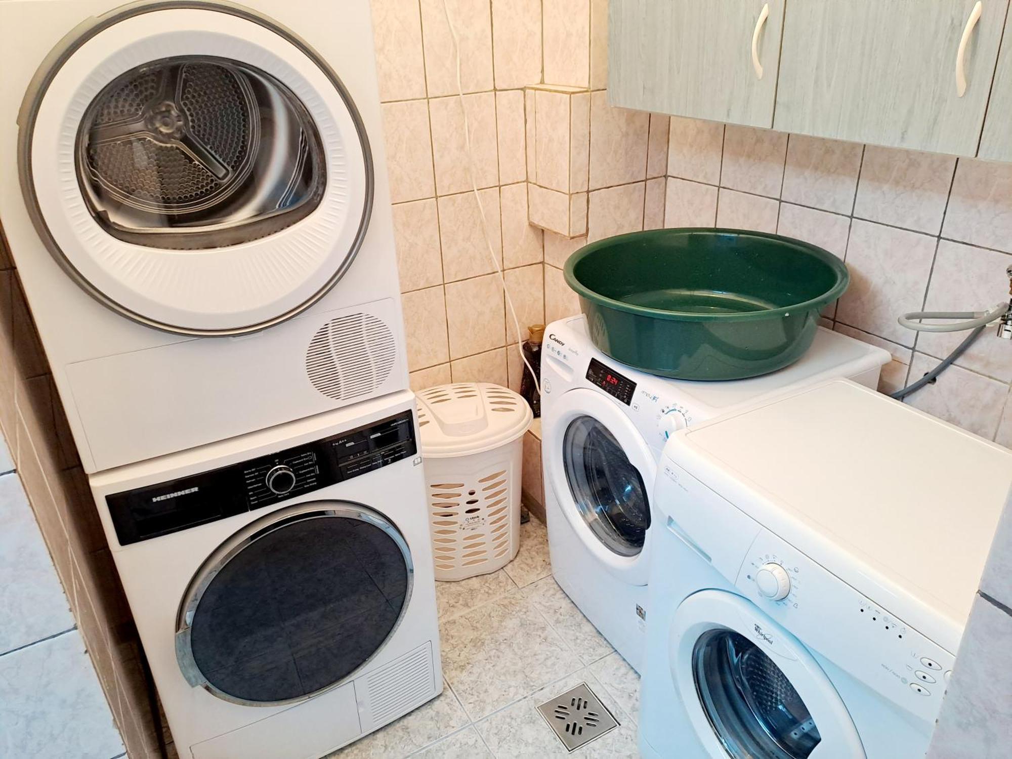 7 Level Central Apartments Миеркуря Чук Екстериор снимка