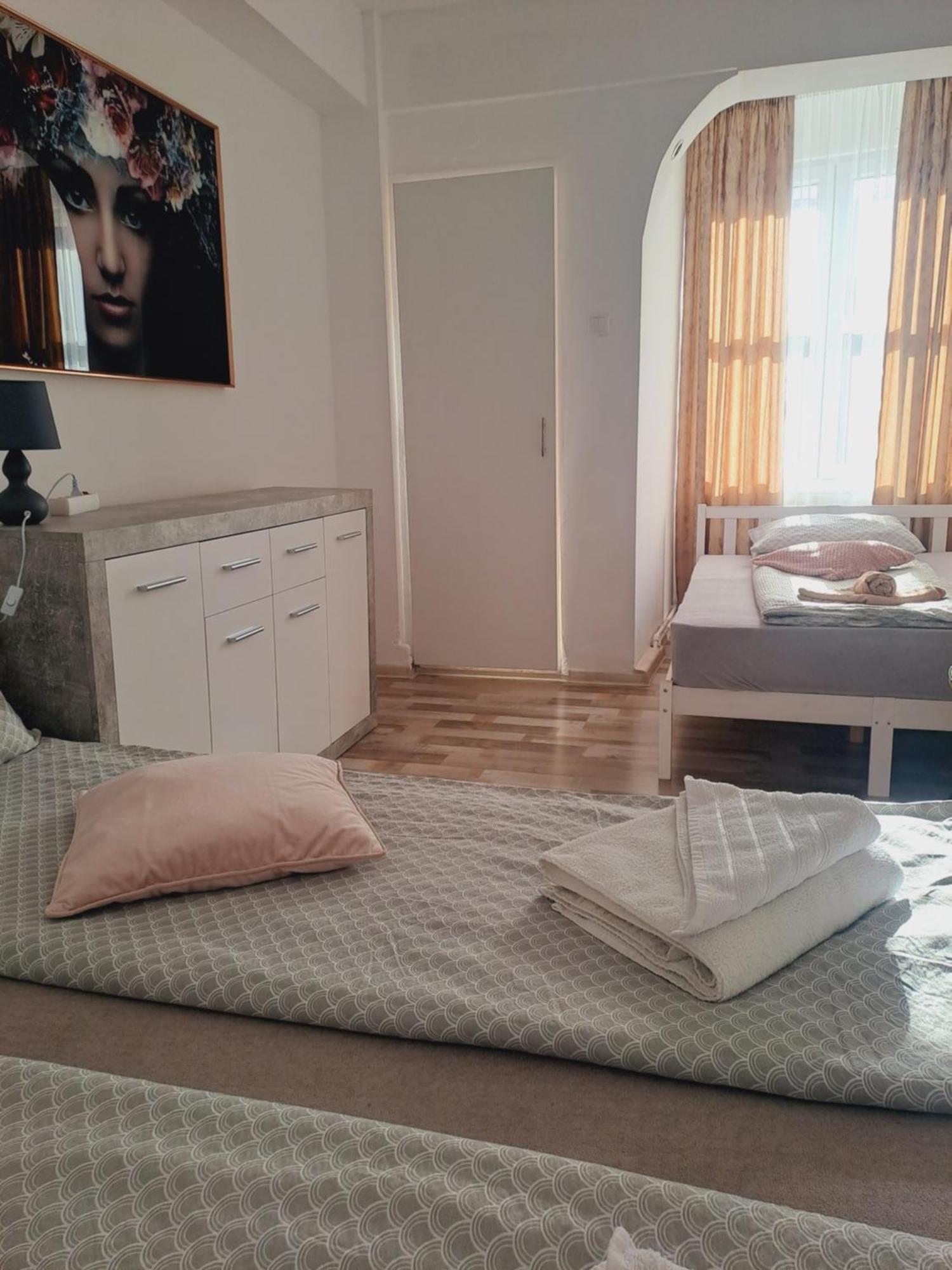 7 Level Central Apartments Миеркуря Чук Стая снимка