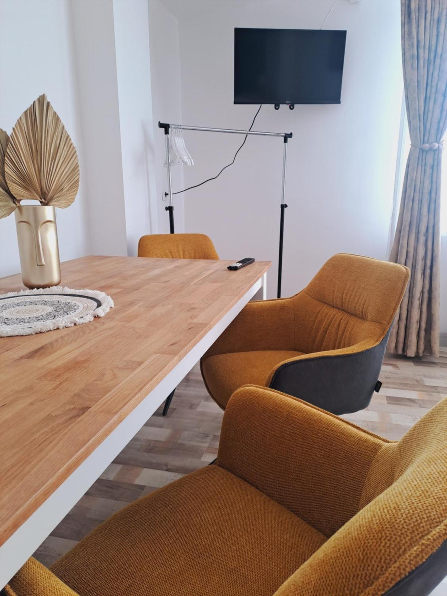 7 Level Central Apartments Миеркуря Чук Стая снимка
